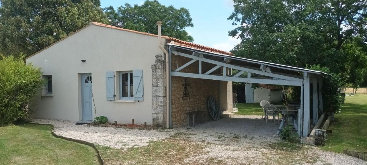 Le Clos Des Chevaliers 蓬 外观 照片